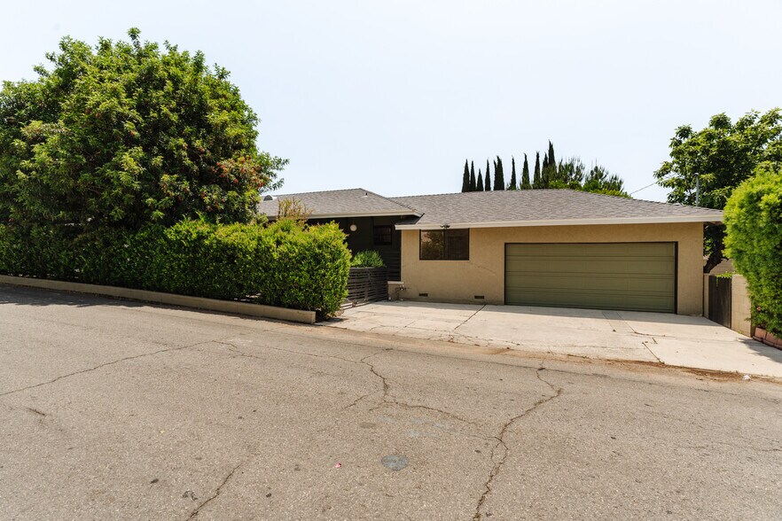 Building Photo - 3551 W Ave 42