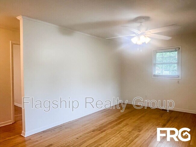 Building Photo - 466 Circle Dr