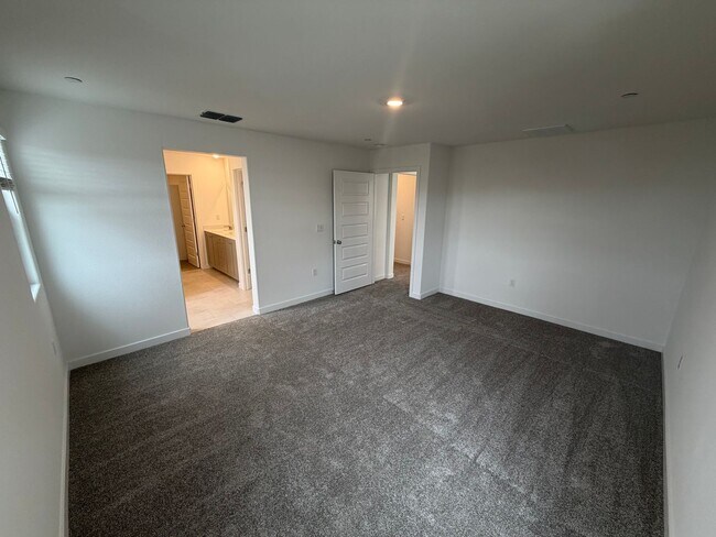 Building Photo - 3 Bedroom | 2.5 Bathroom | New two-story home in Elk Grove