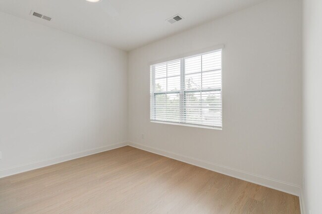 Building Photo - 1410 Barnwell St