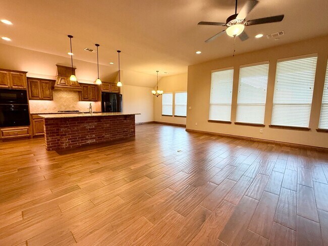 Building Photo - 706 Sedona Dr