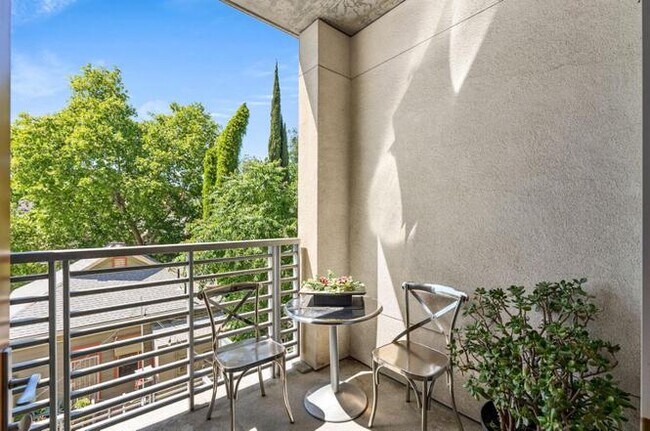 Building Photo - T1859U