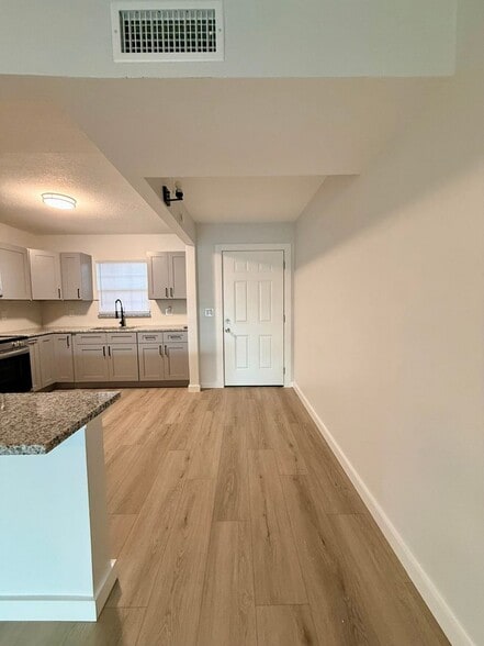 Building Photo - 14417 Americana Cir