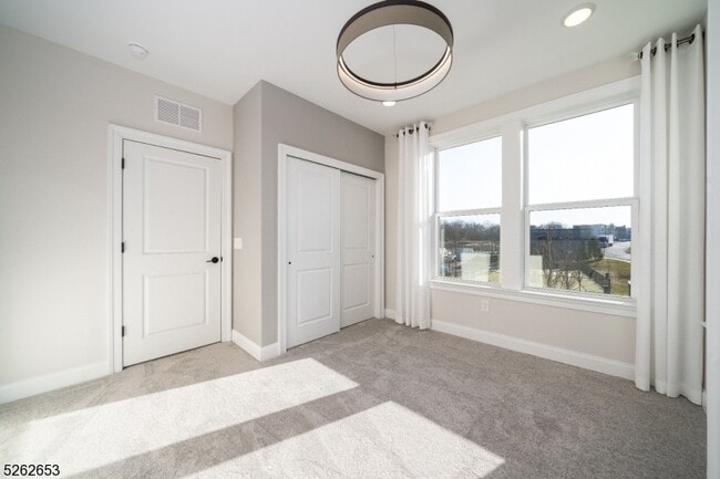 Building Photo - 8 Jessica Ln