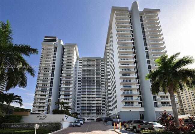 Building Photo - 2030 S Ocean Dr
