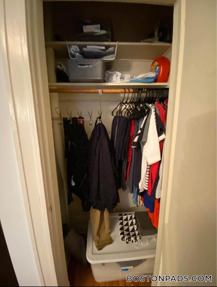 Building Photo - 143 Park Dr