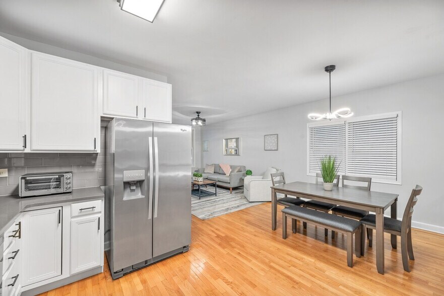 Building Photo - 1044 N California Ave