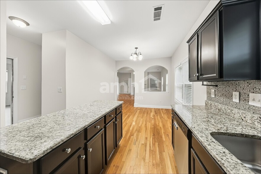 Building Photo - 5592 Lair Ln