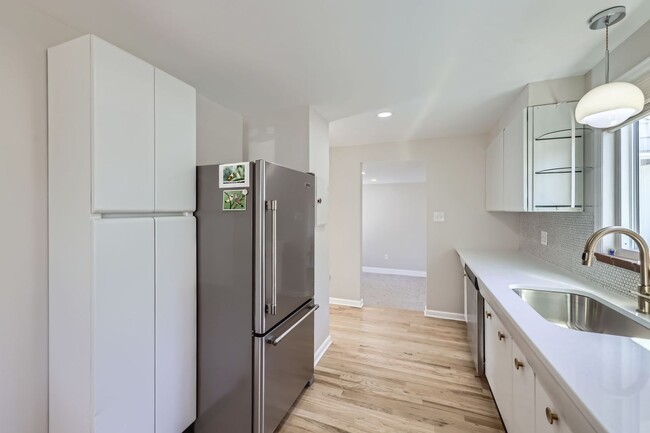Building Photo - Bright, Modern Living in the Heart of Berk...
