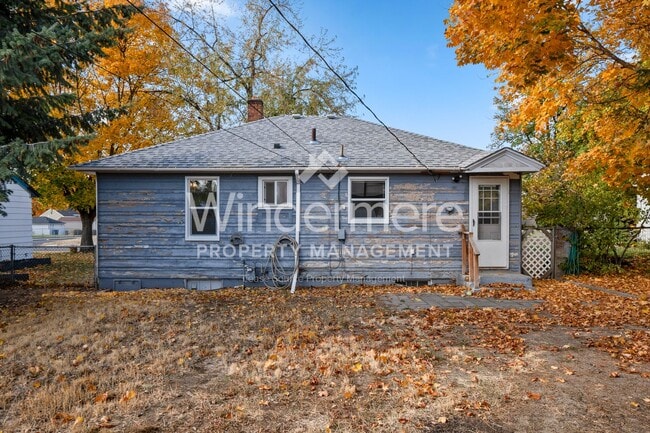 Building Photo - *** COMING SOON *** Darling 2 bedroom, 1 bath Home In Spokane