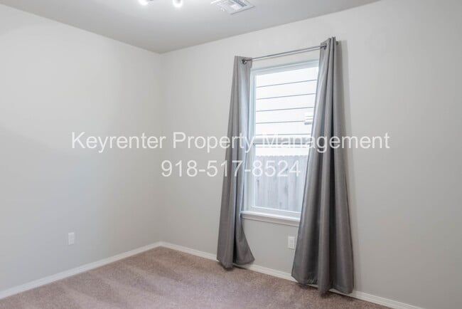 Building Photo - 3 Bed | 2 Bath in Broken Arrow!