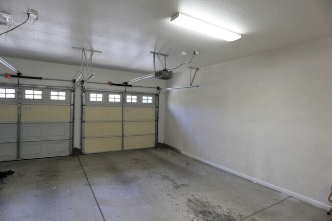 Building Photo - 320 Hartley Dr