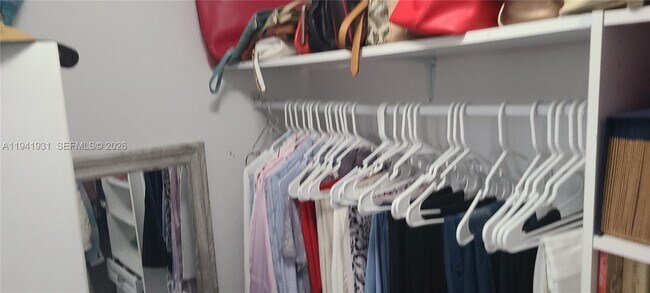 Building Photo - 220 SW 116th Ave