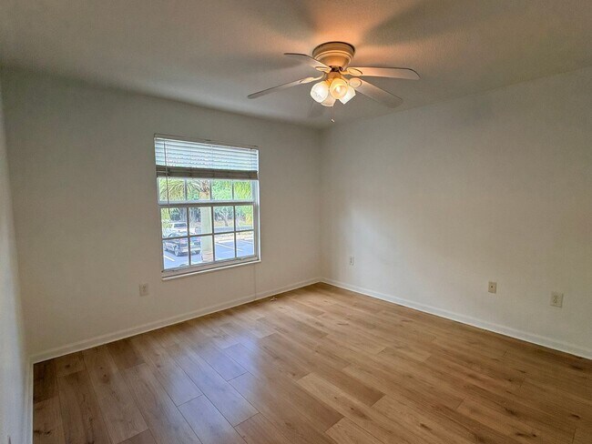 Building Photo - The Residence 4127-411