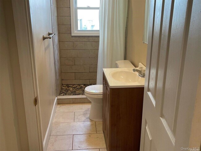 Building Photo - 109 E Main St