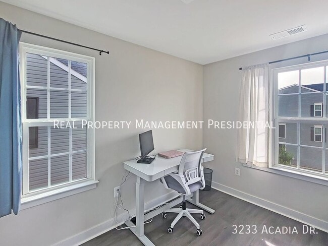 Building Photo - 3233 Acadia Dr