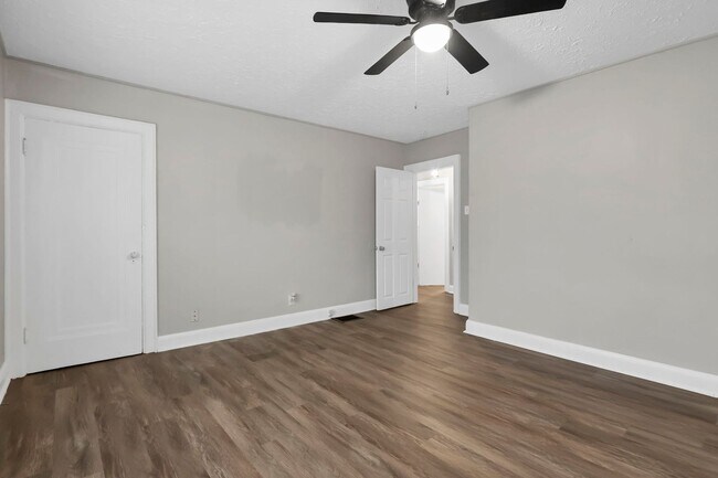 Building Photo - 1038-1040 Forest St