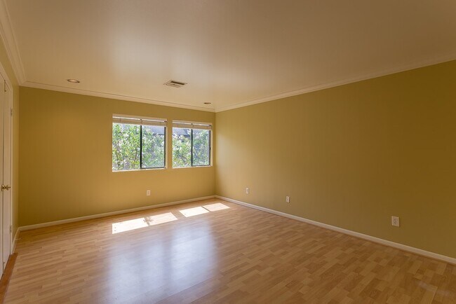 Building Photo - 2349 Albans Rd
