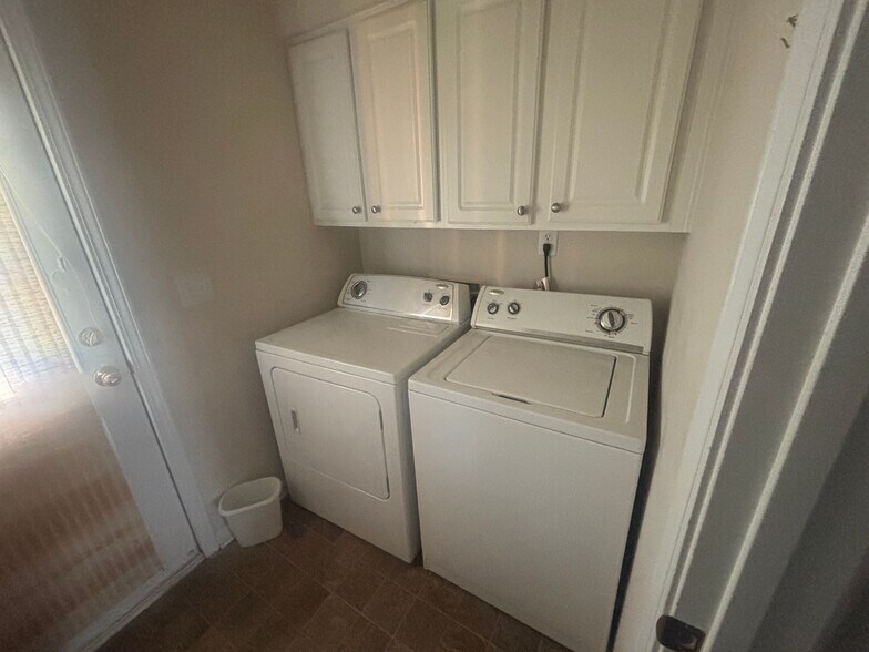 Building Photo - Room in Townhome on Ruby Walk Dr