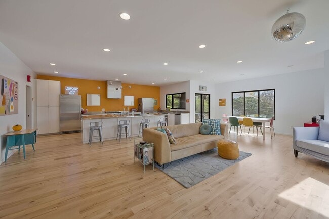 Building Photo - Custom-Built 4 Bed/ 2 Full + 2 Half Bath Modern Home at the base of Love Circle, Fully Furnished,...