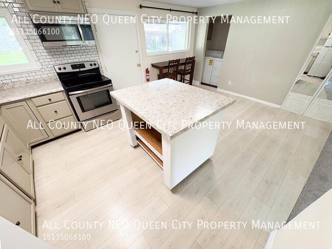 Building Photo - 3692 Elmira Dr