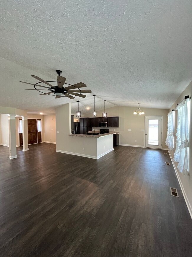 Building Photo - Charming Rural Retreat in Richwood- Fiber Internet Included!