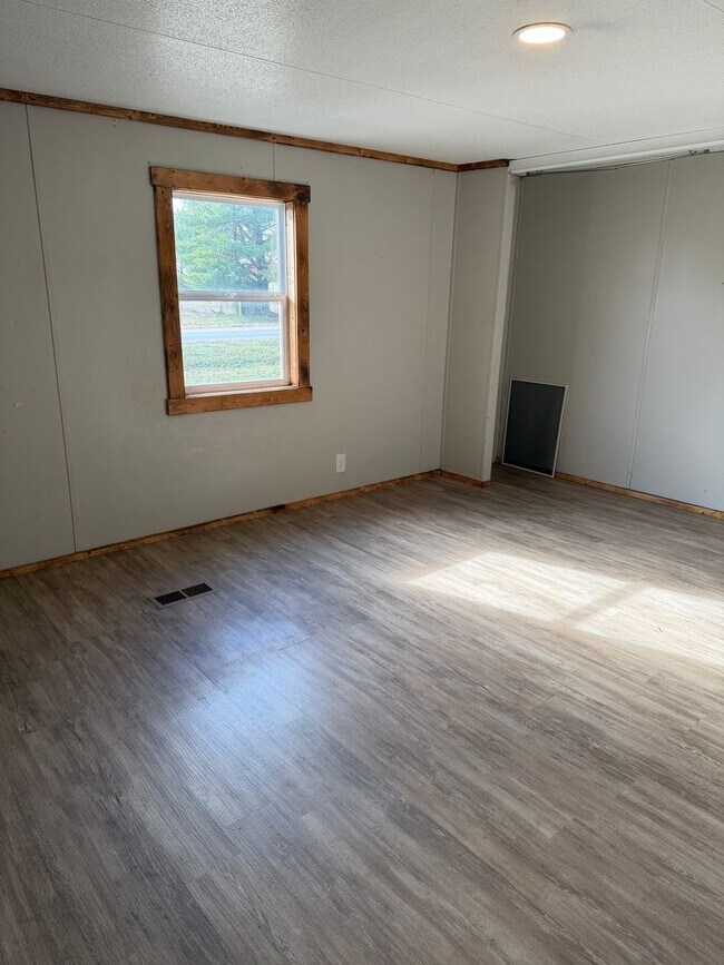 Building Photo - Business 37 Highway - Park