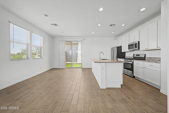 Building Photo - 14690 W Sand Hills Rd
