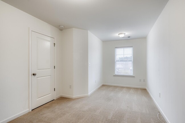 Building Photo - 5070 Longview Walk