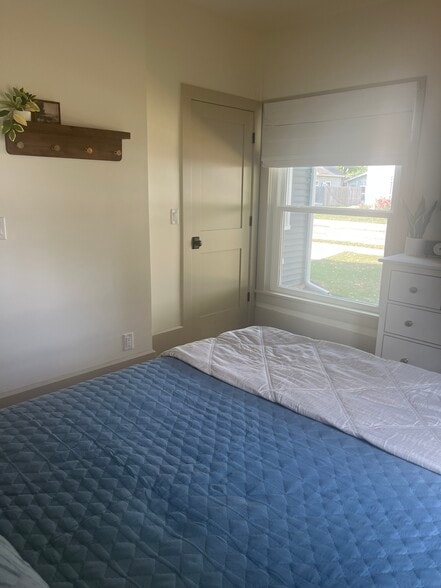 Building Photo - 406 W Front St