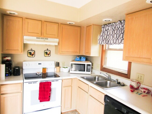 Building Photo - 607 Marvin Ave