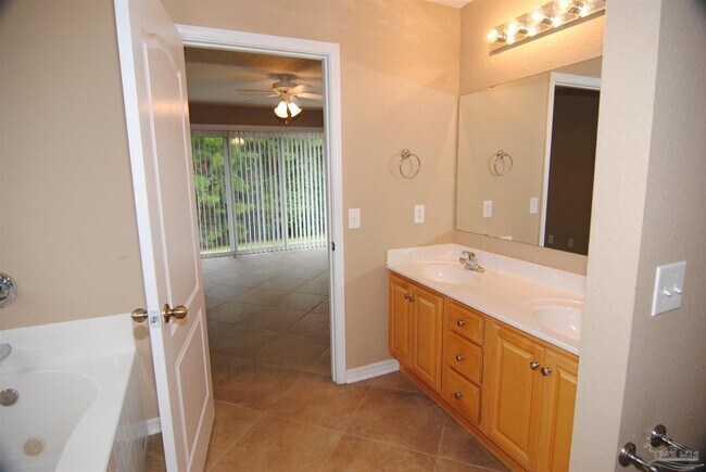 Building Photo - 14630 Innerarity Point Rd
