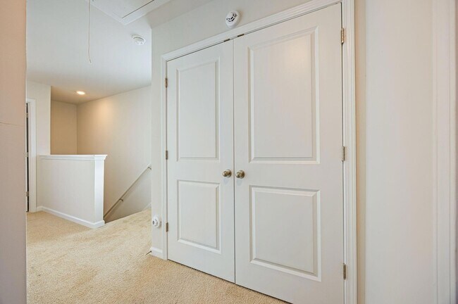 Building Photo - 5438 Thrasher Ln