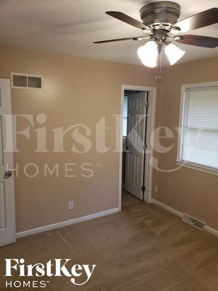 Building Photo - 506 Hargis Ln