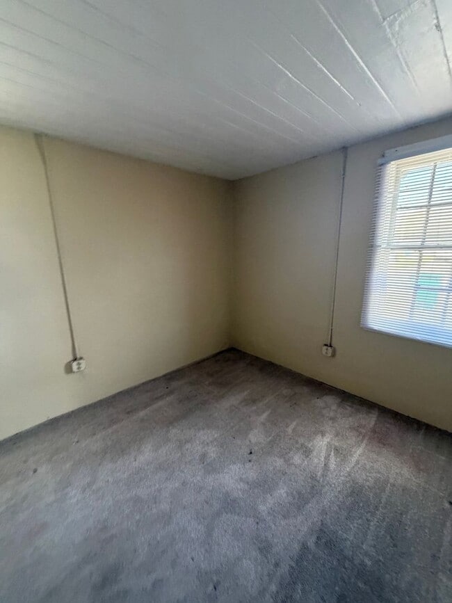 Building Photo - 607 E Gordon St