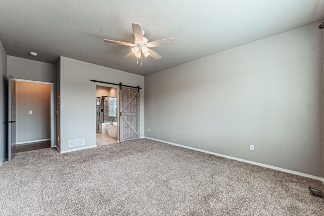 Building Photo - 9782 Emerald Vista Dr