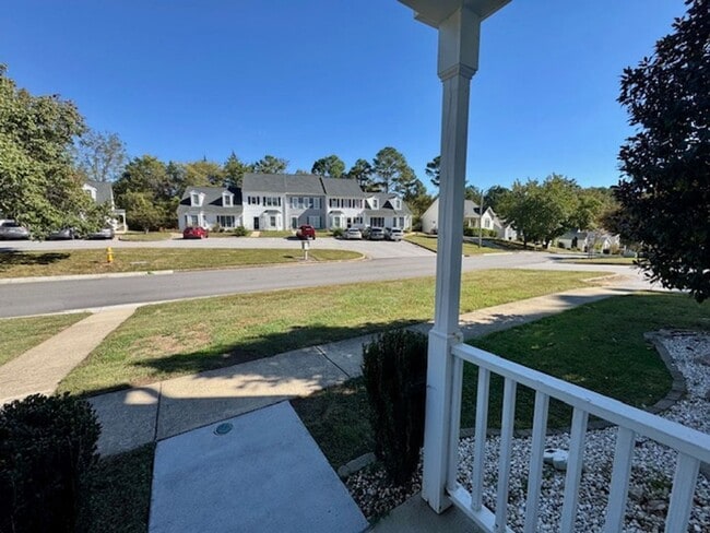 Building Photo - Elegant 2-Story Townhome with Sunroom & Lu...