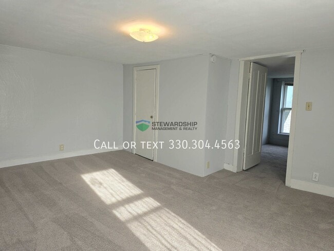 Building Photo - 5573 N Market St