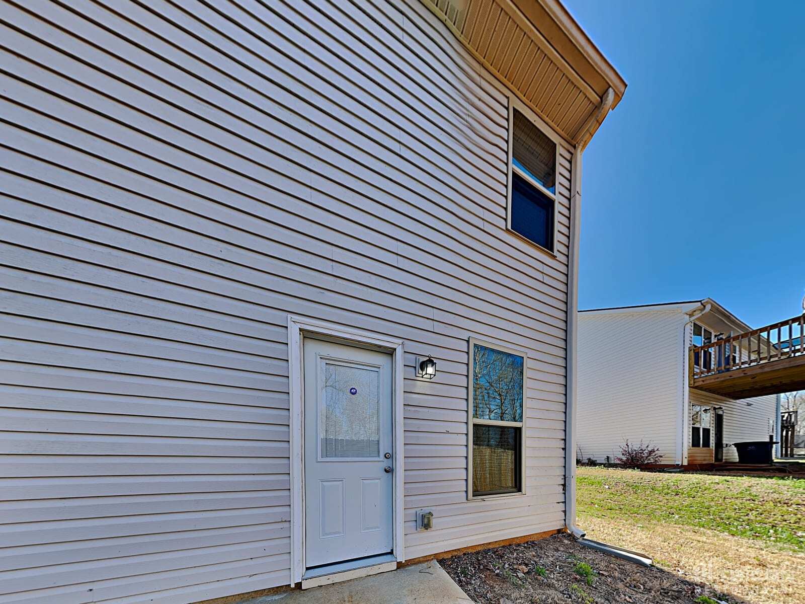 Building Photo - 7121 Creeksong Dr