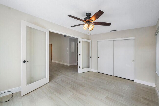 Building Photo - 188 Moccasin Trail N