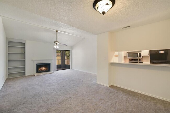 Building Photo - 1202 Thorpe Ln