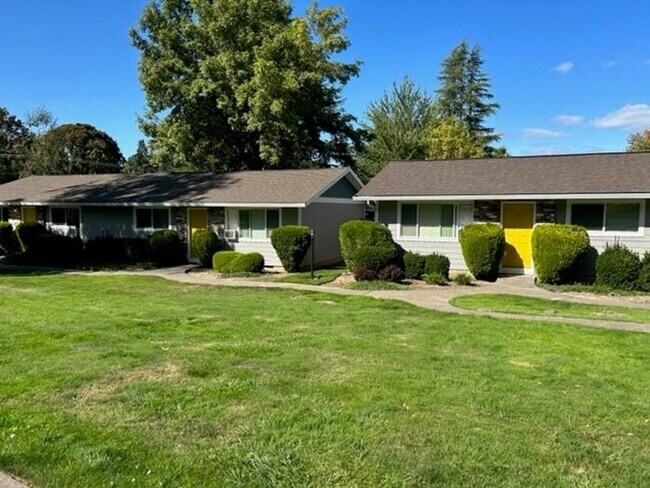 Building Photo - OPEN KITCHEN, GREAT LOCATION