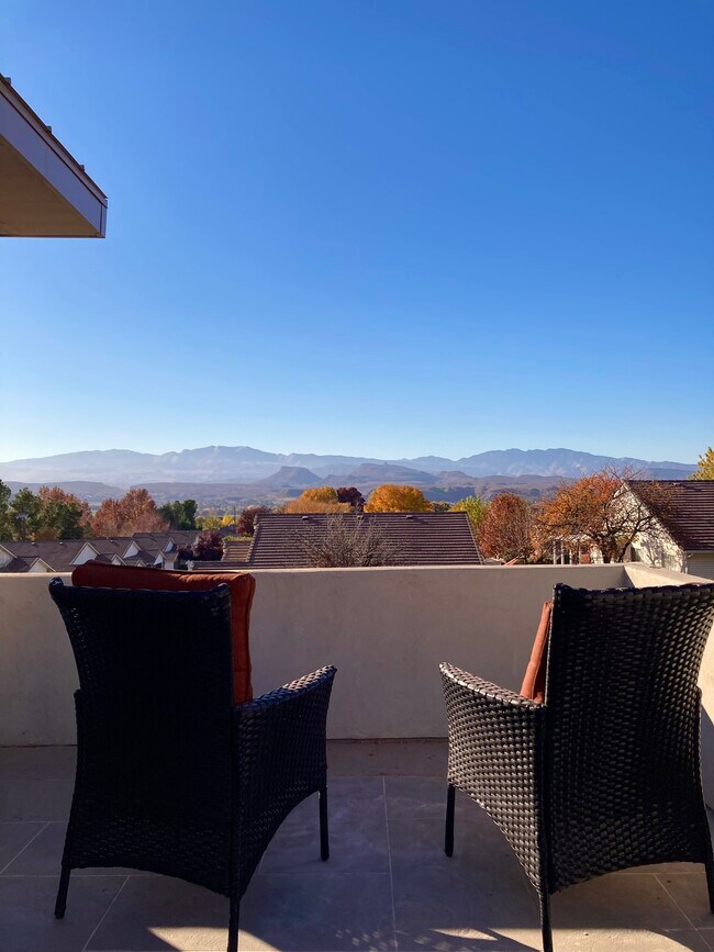 Building Photo - 438 N Stone Mountain Dr