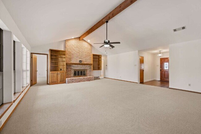 Building Photo - "Charming 3-Bed Oasis with Fireplace in the Heart of Grapevine – 2,238 Sq Ft of Comfort!"