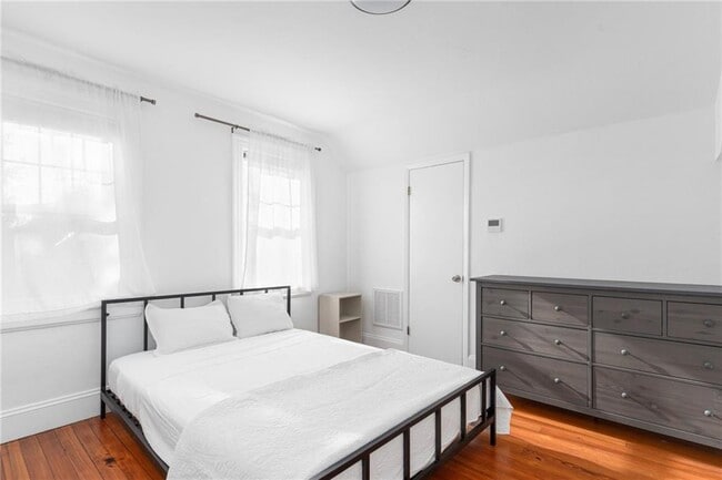 Building Photo - 420 Wayland Ave