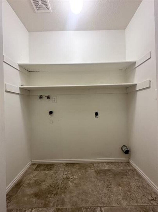 Building Photo - Charming Murray Home