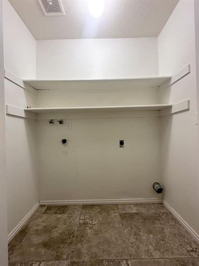 Building Photo - Charming Murray upstairs unit