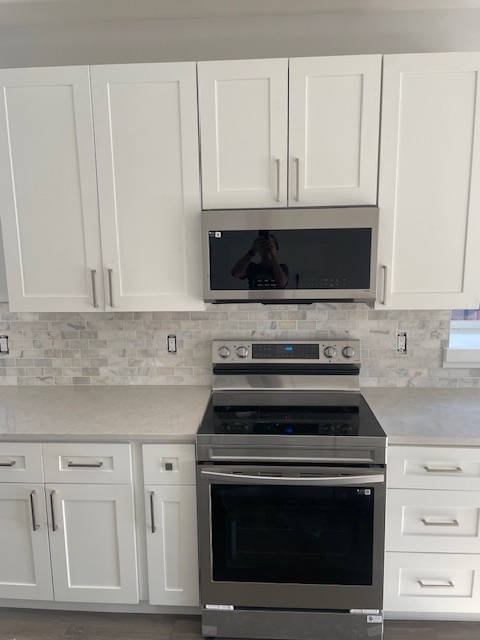 Marble Backsplash and Samsung Appliances - 50 E McMicken Ave