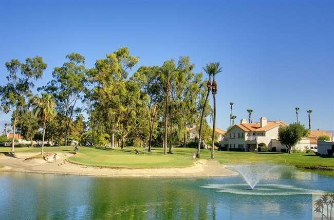 Building Photo - 221 Vista Royale Cir E