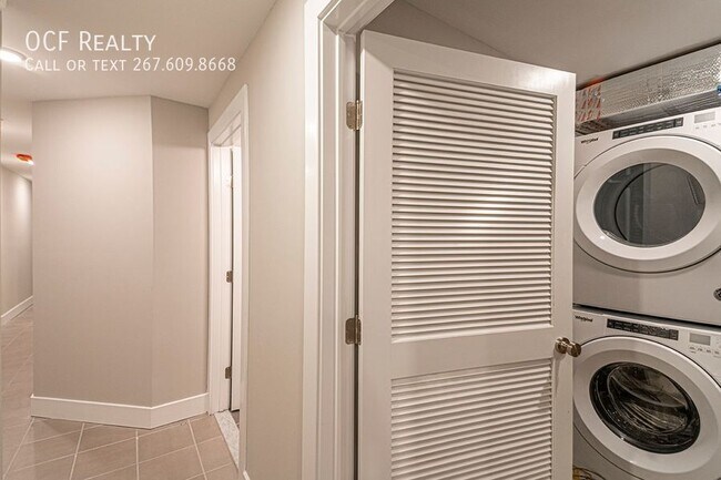 Building Photo - 715 S 51st St